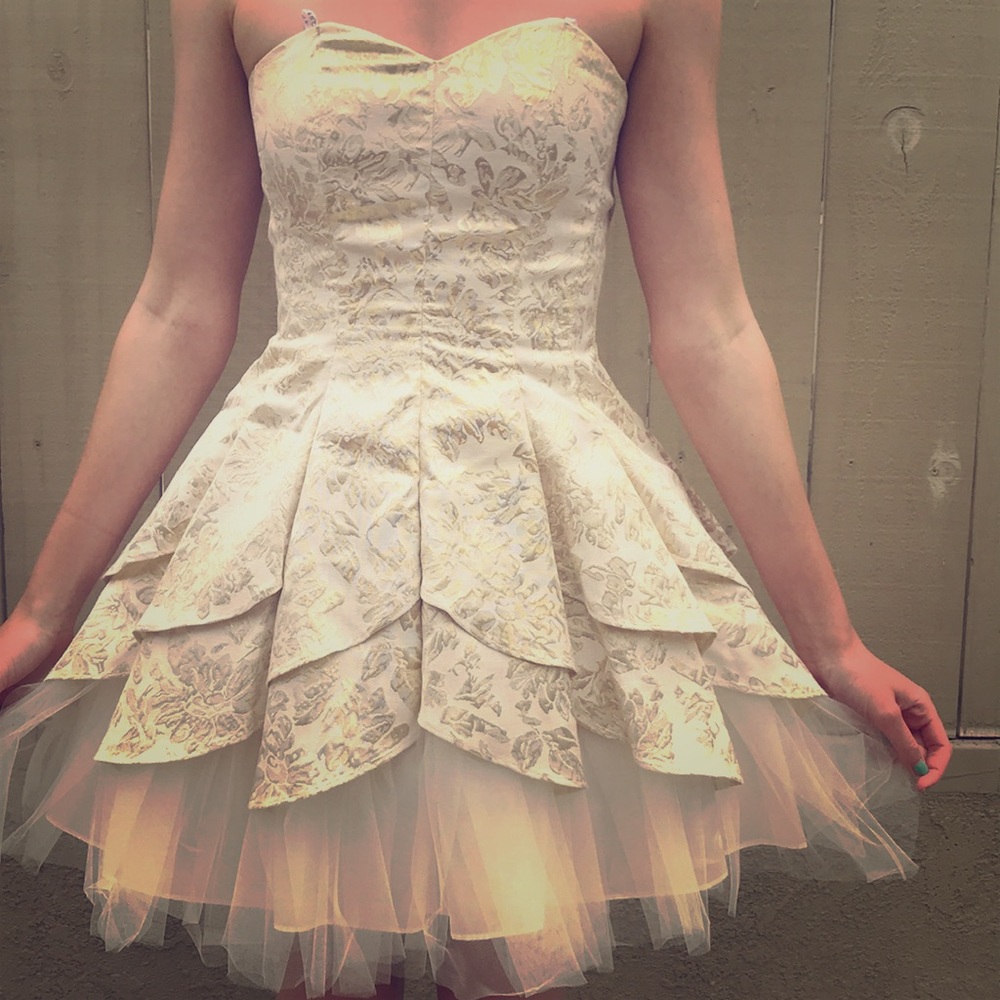 Short white formal dress from Masquerade, Size 3/4